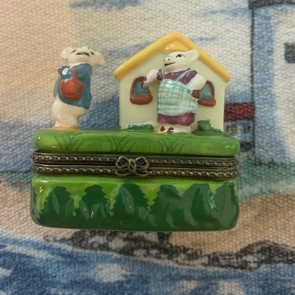 3 Little Pigs Trinket Box & Trinket - Picture 7 of 14